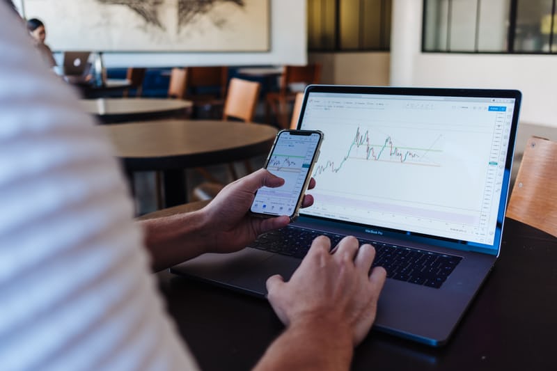 Wie ETFs ihre Gebühren abziehen