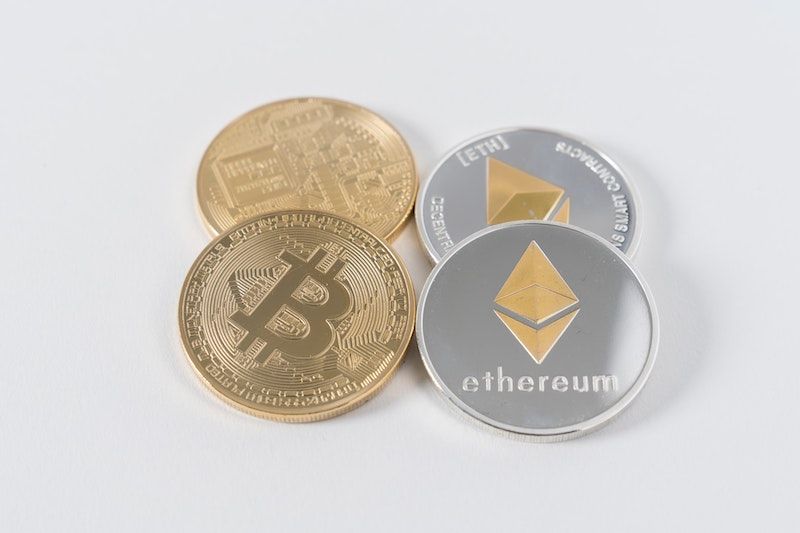 Ethereum (ETH) Münze aus Metall in Silber und Gold (Echt-Silber und Echt-Gold überzogen)