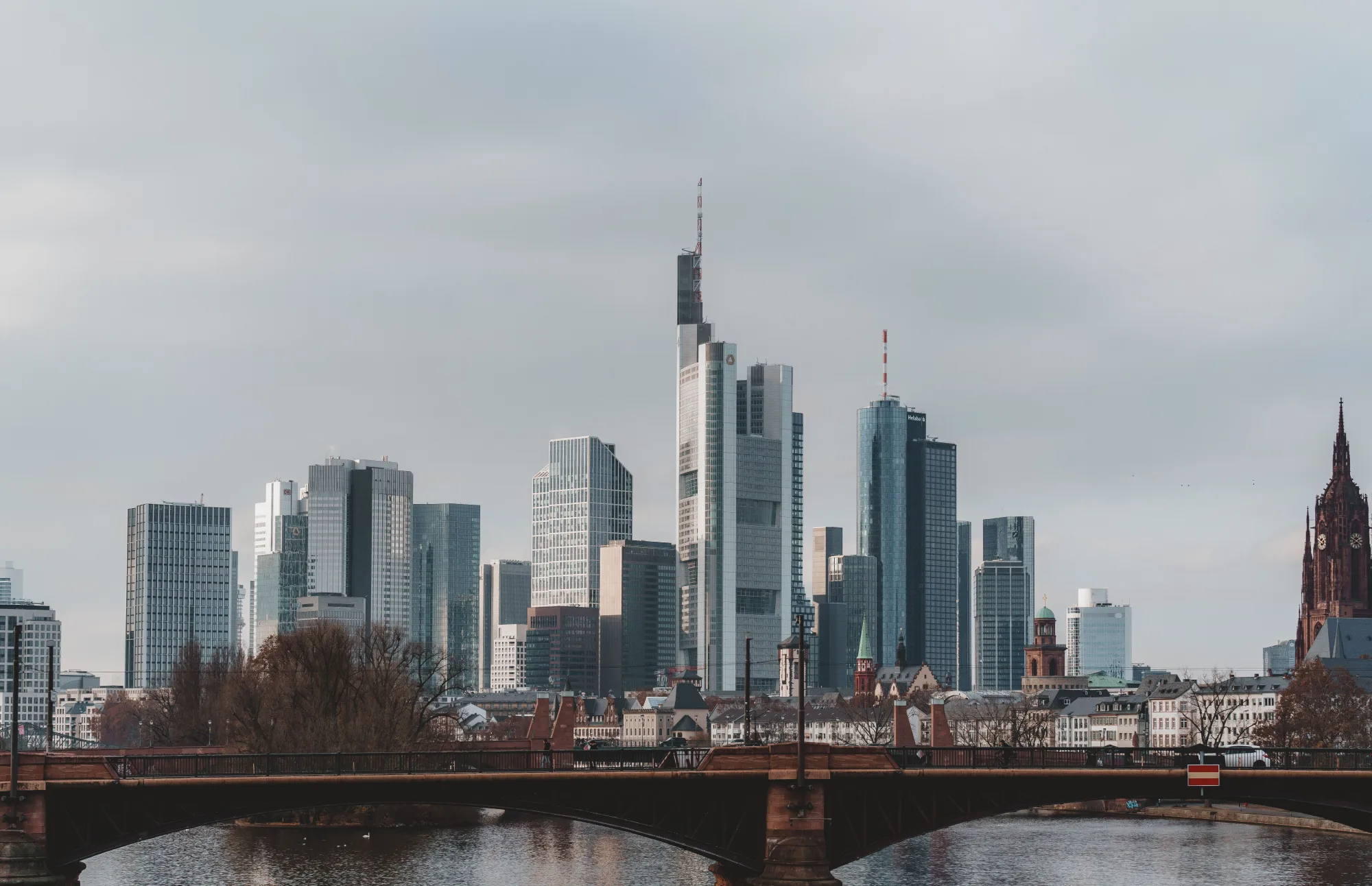 Die Frankfurter Skyline steht für den deutschen ETF-Handel über Xetra.