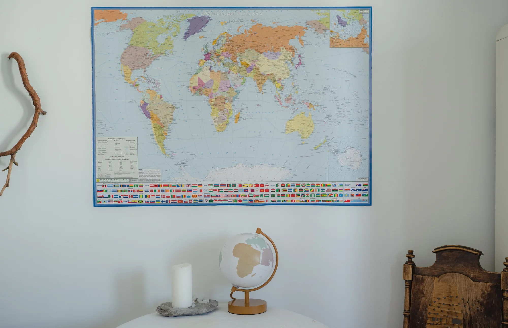 Weltkarte und Globus stehen für die internationale Streuung eines Portfolios
