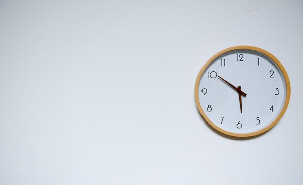 Zu welcher Uhrzeit ETFs kaufen und verkaufen?